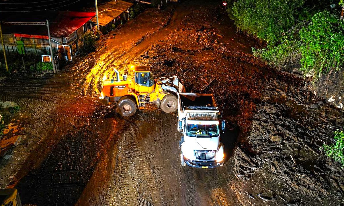 Alerta roja en La Mesa lluvias colapsan vias familias damnificadas y cortan suministro de agua1