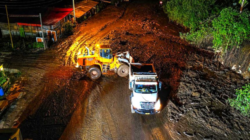 Alerta roja en La Mesa lluvias colapsan vias familias damnificadas y cortan suministro de agua1