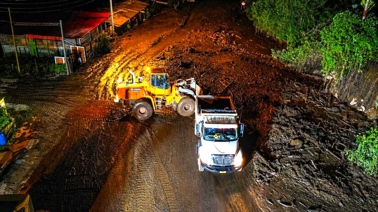 Alerta roja en La Mesa lluvias colapsan vias familias damnificadas y cortan suministro de agua1