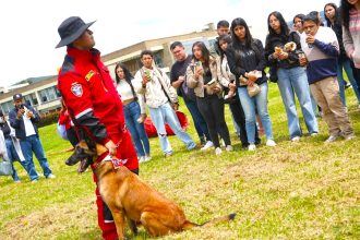 Componente K9 de Bomberos Voluntarios de Zipaquira llega a la Universidad Militar 1