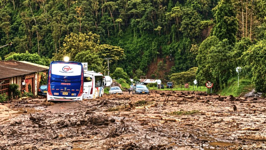 El invierno golpea con fuerza cierres fallas en la via y graves emergencias en Cundinamarca1