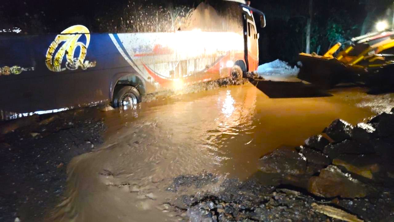 El invierno golpea con fuerza cierres fallas en la via y graves emergencias en Cundinamarca3