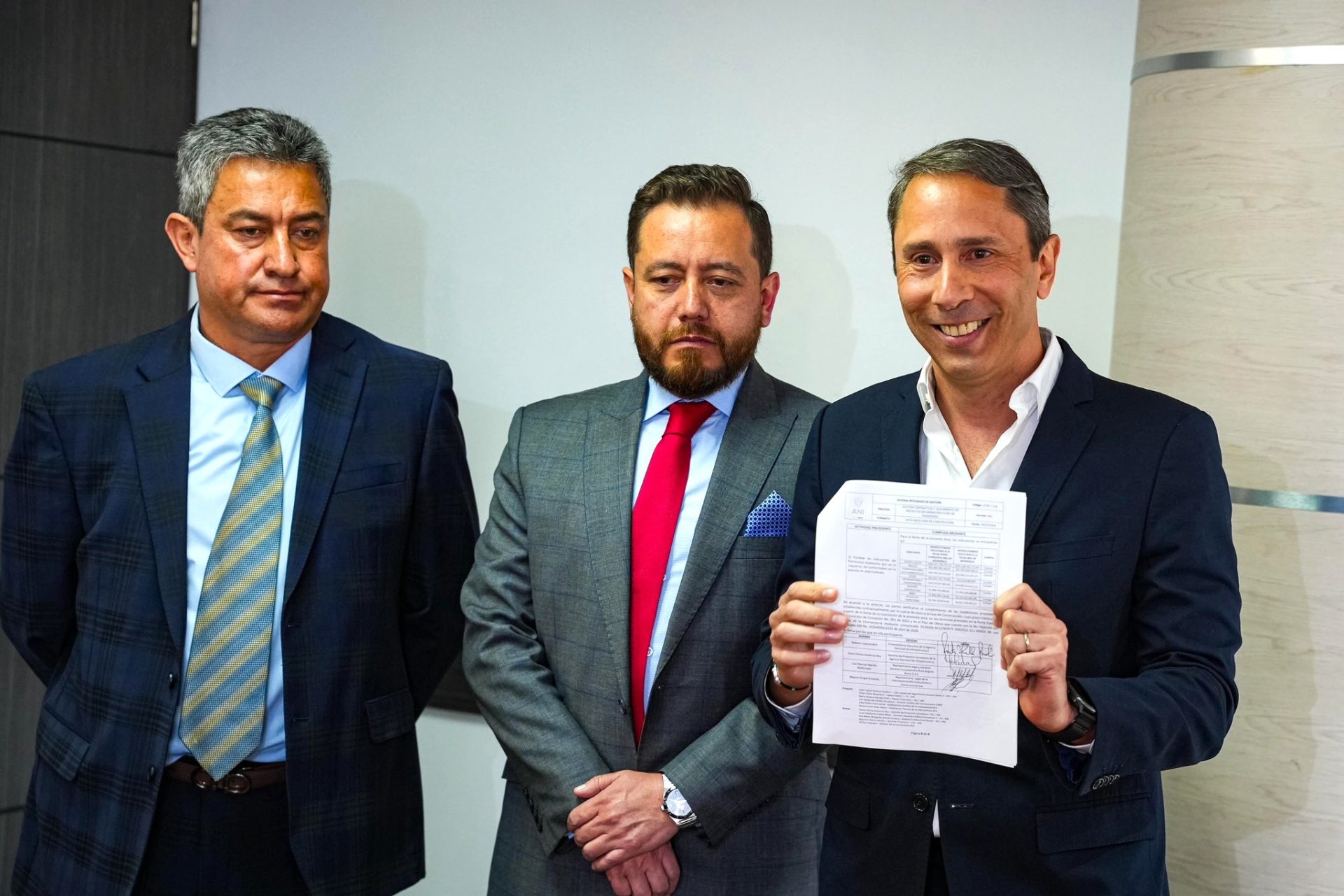 Firman acta de inicio de la ampliacion de la Autopista Norte obras entre calles 191 y 245