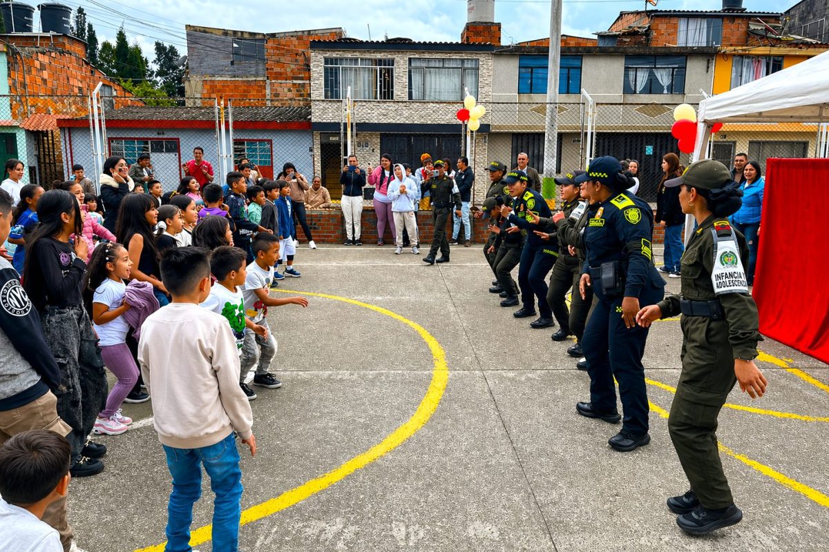Policia y comunidad fortalecen la proteccion de la ninez en el barrio Santa Isabel de Zipaquira 1