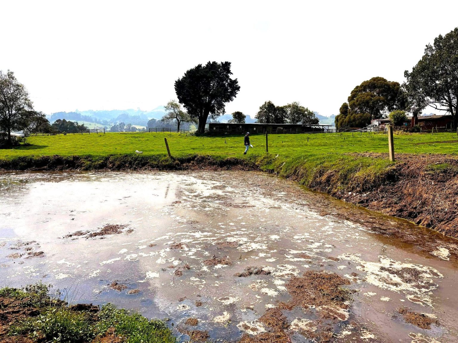Vertimientos ilegales en Zipaquira ordenan suspension inmediata por riesgo ambiental en zona rural