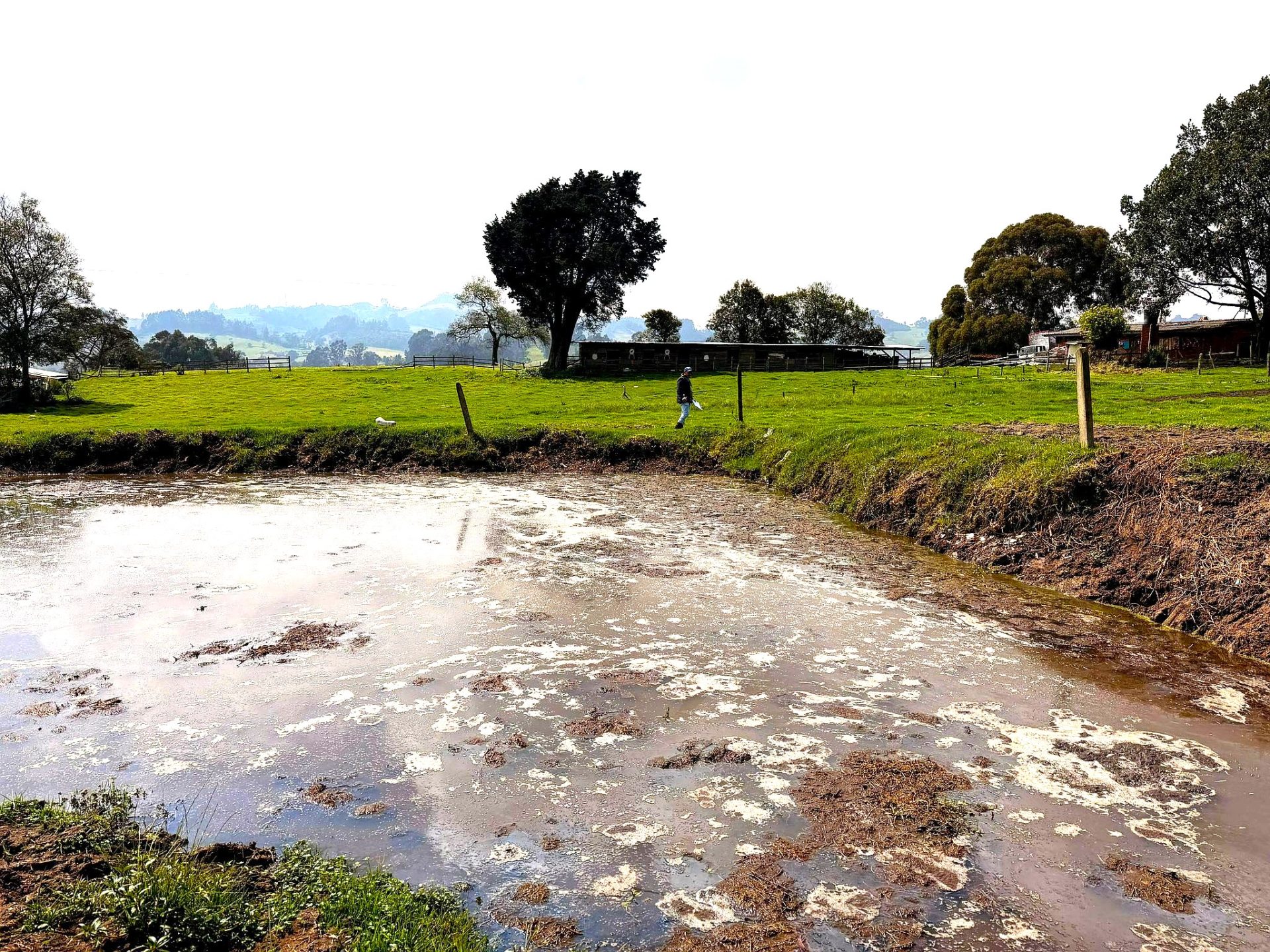 Vertimientos ilegales en Zipaquira ordenan suspension inmediata por riesgo ambiental en zona rural