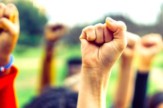 Violencia contra liderazgos cae en sectores sociales y comunales pero repunta con fuerza en el politico