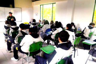 Alerta en colegios de La Sabana Policia refuerza prevencion contra acoso drogas y amenazas digitales