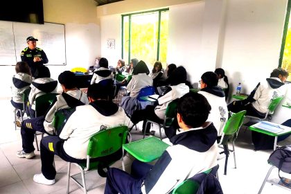 Alerta en colegios de La Sabana Policia refuerza prevencion contra acoso drogas y amenazas digitales