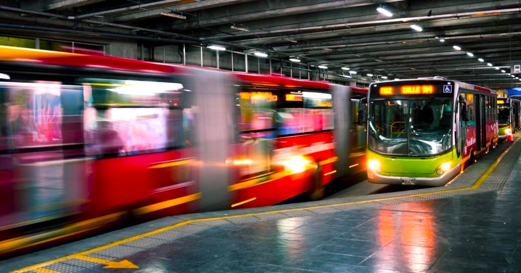 Bogota refuerza operativos en TransMilenio sobre la Caracas para frenar evasion y recuperar el orden2