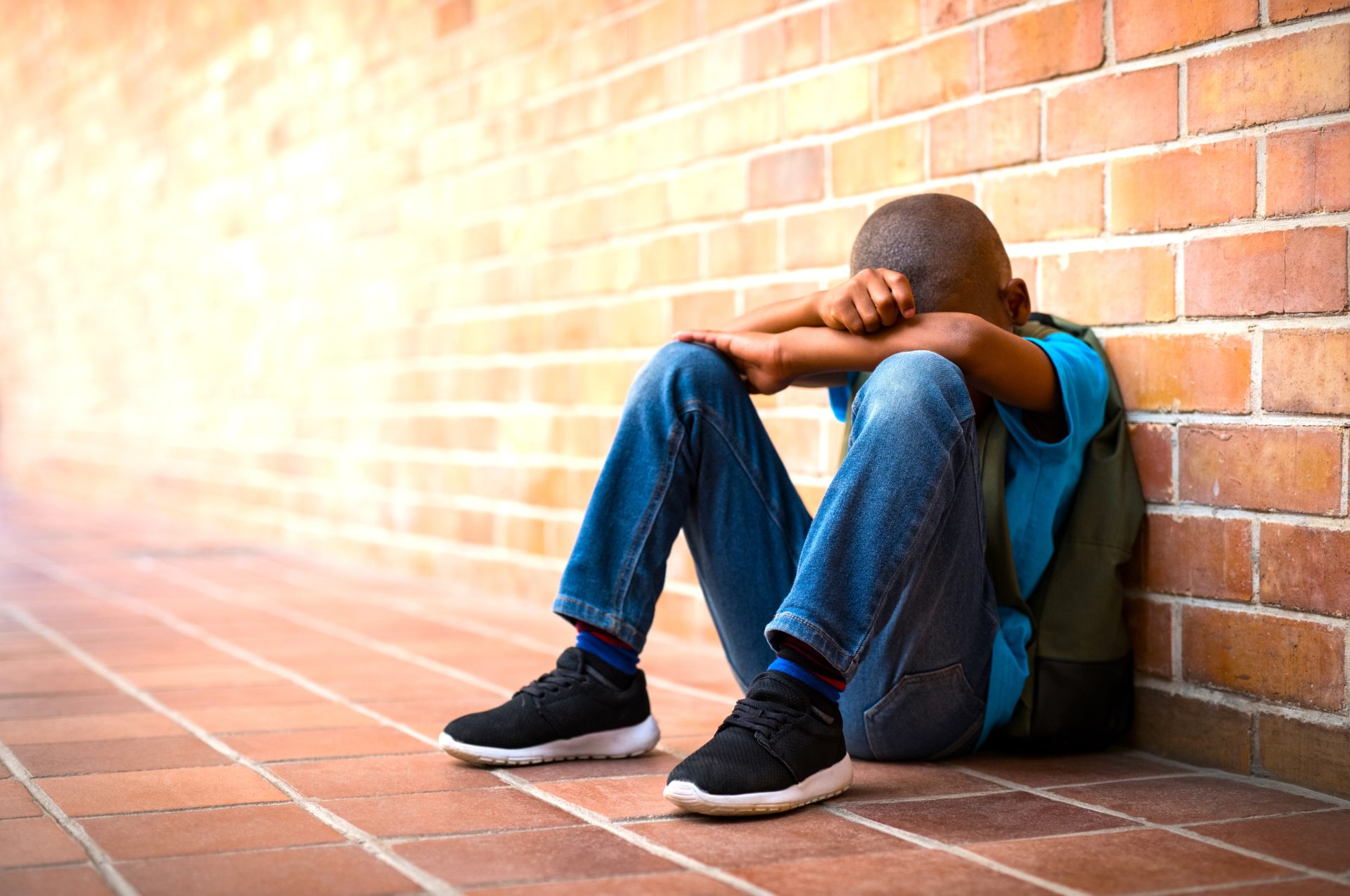 Corte ordena reintegrar a estudiante afrodescendiente expulsado tras denunciar racismo en su colegio