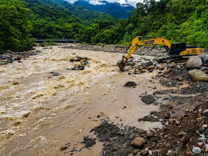 Fuertes lluvias dejan vias incomunicadas y emergencias en Medina Villagomez y Chaguani en CundinamarcaA