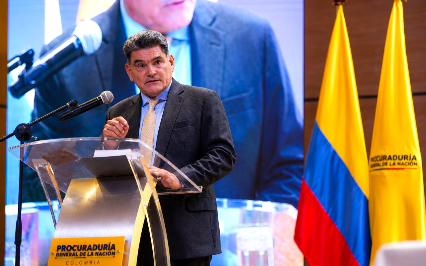 Gregorio Eljach alerta por aumento de menores en el sistema penal y reclutamiento juvenil en Colombia