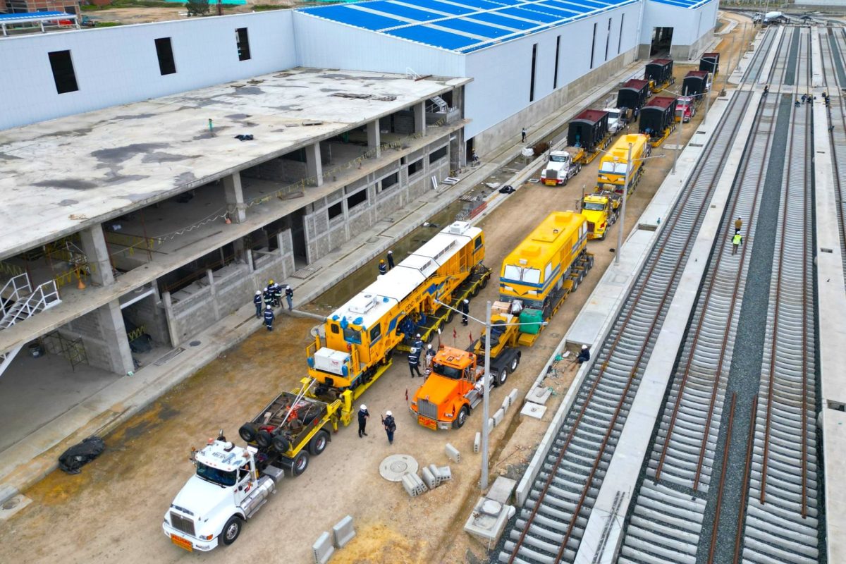 RegioTram de Occidente acelera obras en Cundinamarca con llegada de maquinaria ferroviaria a Facatativa