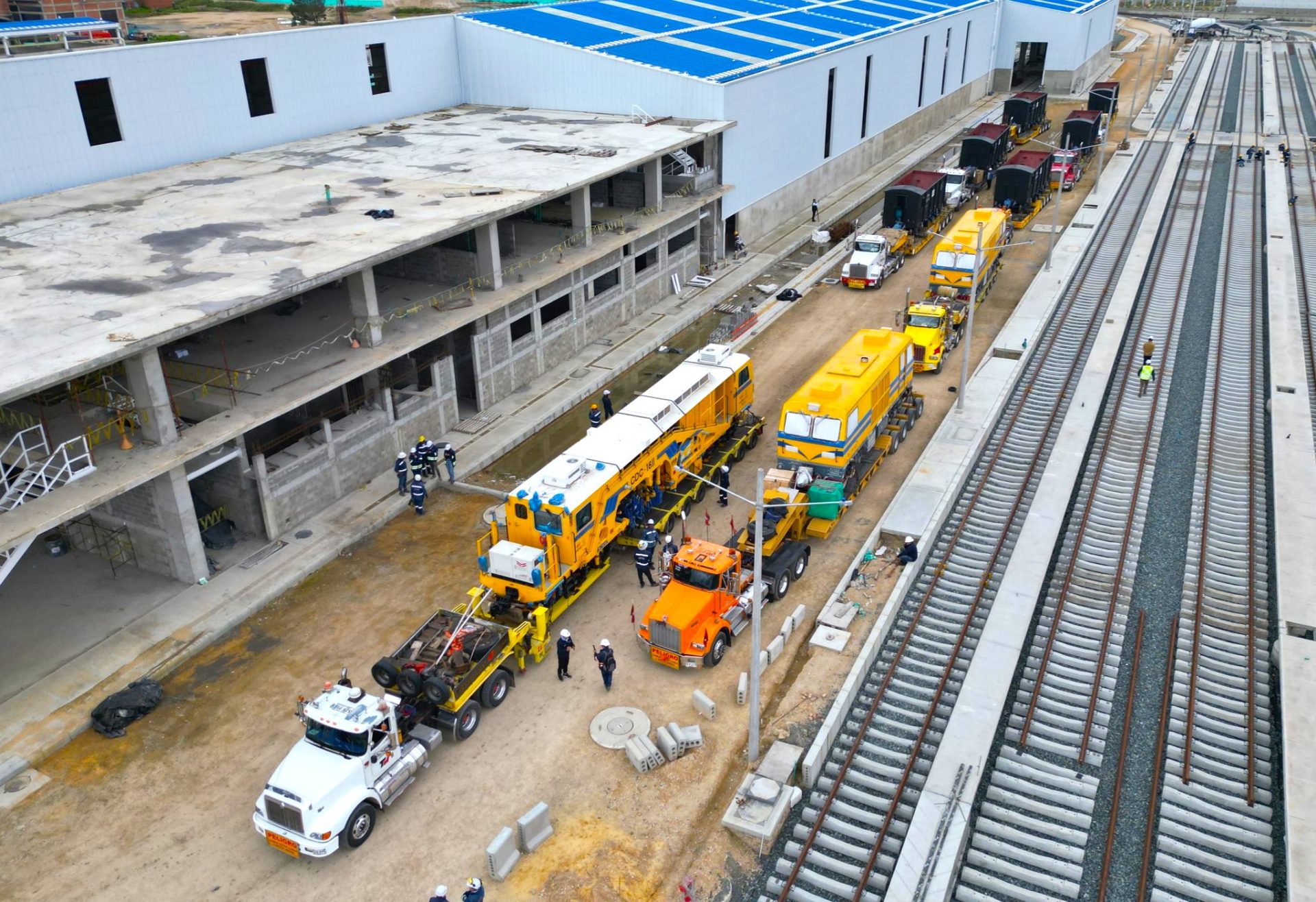 RegioTram de Occidente acelera obras en Cundinamarca con llegada de maquinaria ferroviaria a Facatativa