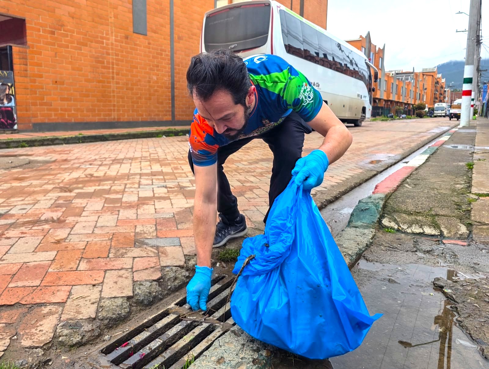 EPZ impulsa el plogging a Zipaquira mas de 30 voluntarios recorrieron parques para recoger residuos y cuidar el entorno4