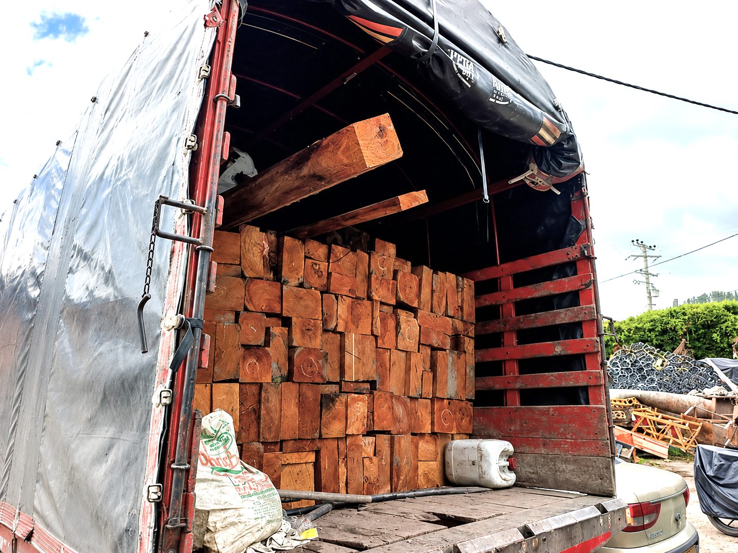Incautan cerca de 40 metros cubicos de madera en operativos de control sobre la via Ubate–Simijaca