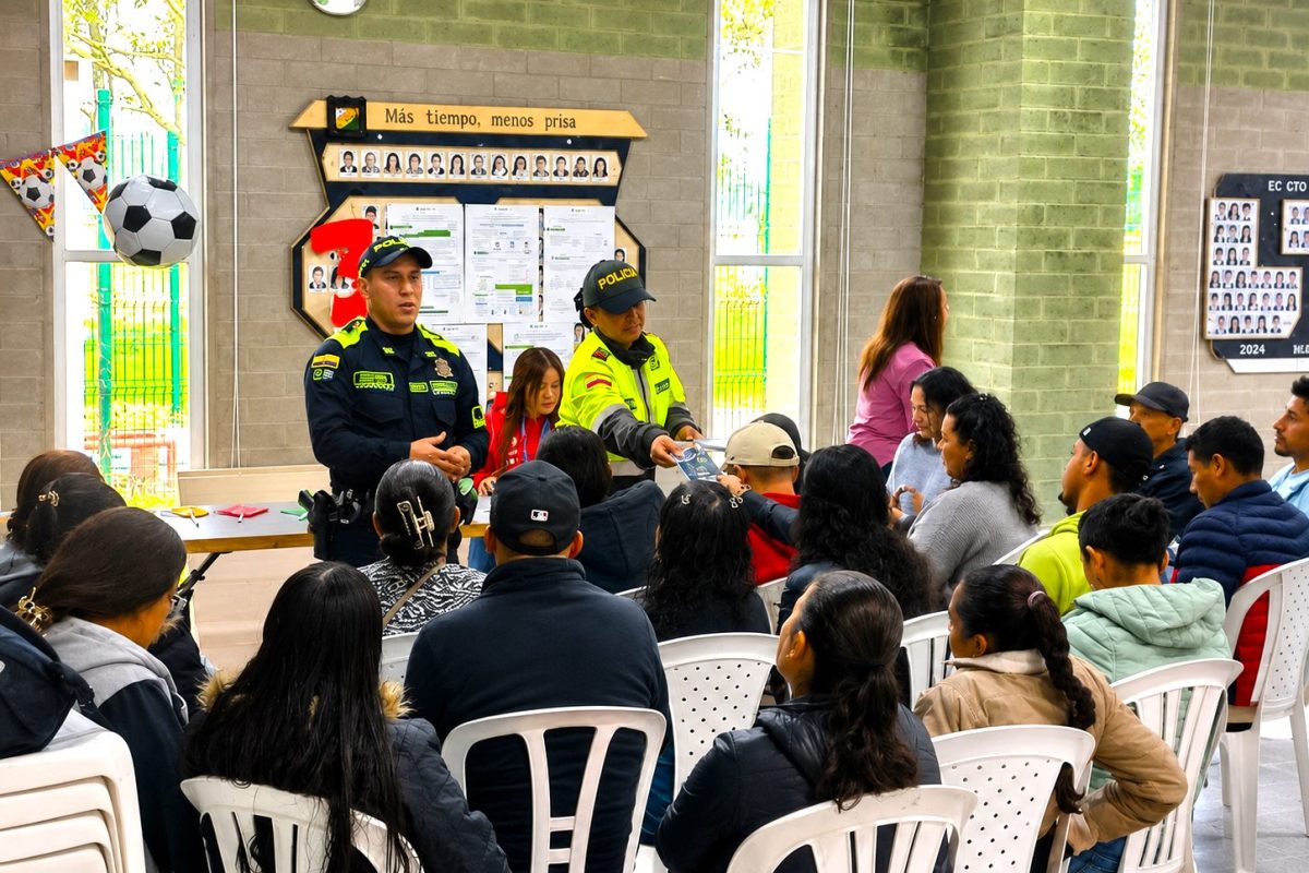 Padres de familia en Sopo reciben orientacion sobre proteccion de ninos y adolescentes ante riesgos en redes sociales