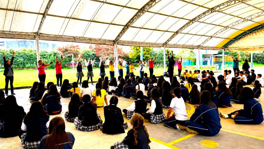 Yoga en Chía: estudiantes participaron en una jornada enfocada en la salud mental y el bienestar integral 11 Yoga en Chía: estudiantes participaron en una jornada enfocada en la salud mental y el bienestar integral 10