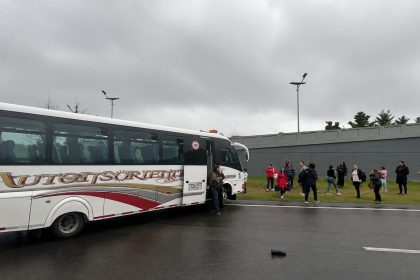 Un motociclista arrojó un guante con gas lacrimógeno al interior de un bus de servicio público en la vía Chía–Bogotá 15