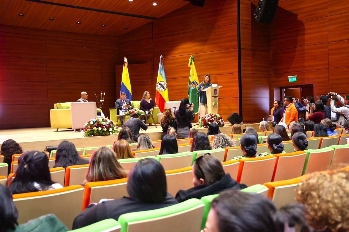 Chía impulsa oportunidades para más de 100 mujeres y promueve la regulación de buses bicicargueros
