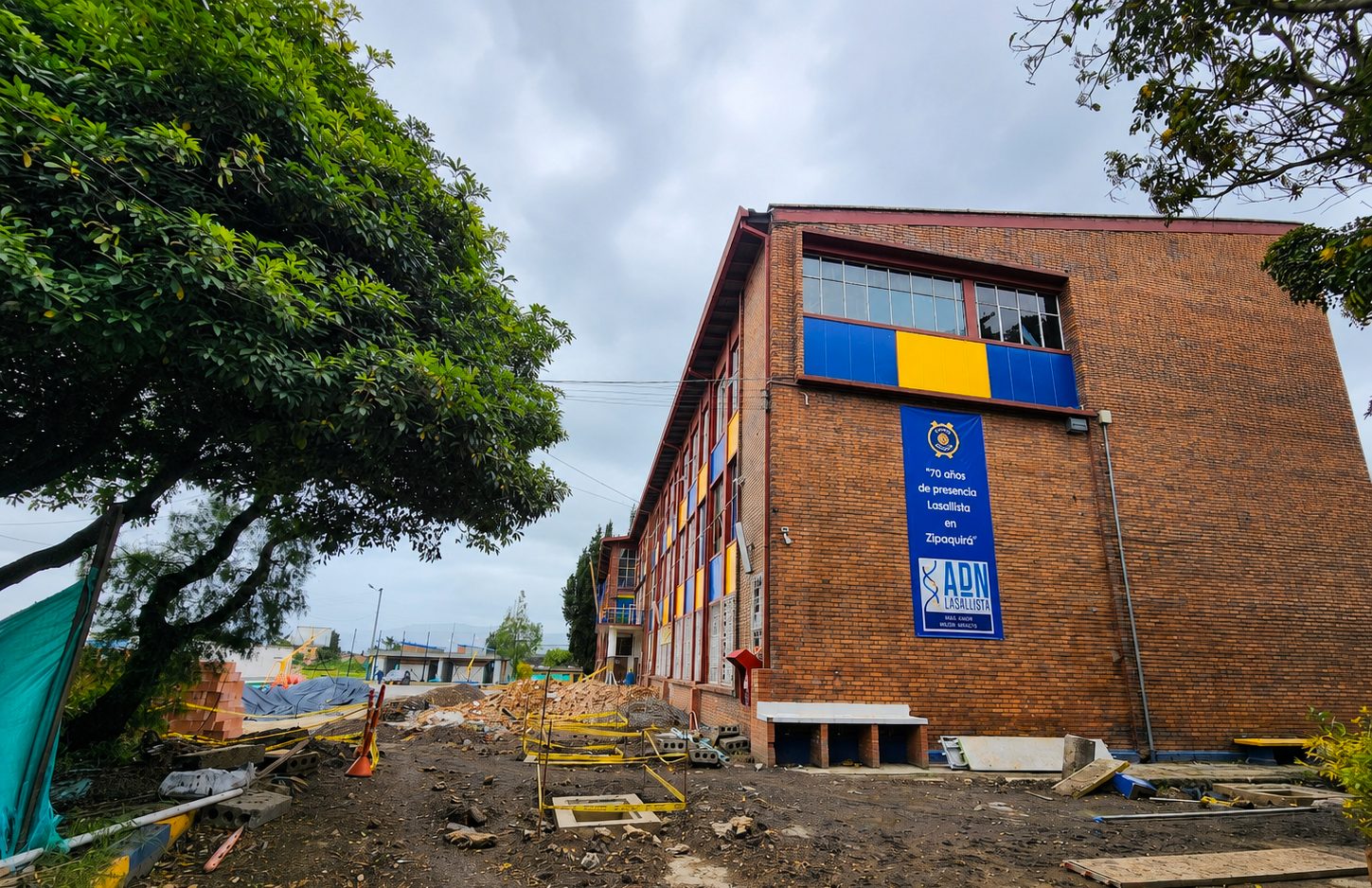 Colegio La Salle de Zipaquirá: Concejo pide al FFIE claridad sobre inversión y plazos de las obras 7 Colegio La Salle de Zipaquirá: Concejo pide al FFIE claridad sobre inversión y plazos de las obras 4