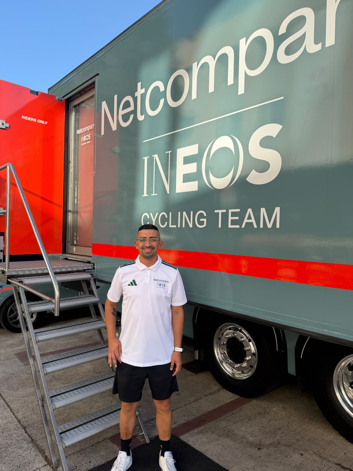 Andrés Hernández, líder de Fisvital en Zipaquirá, es el primer fisioterapeuta colombiano en el Tour de Francia 3