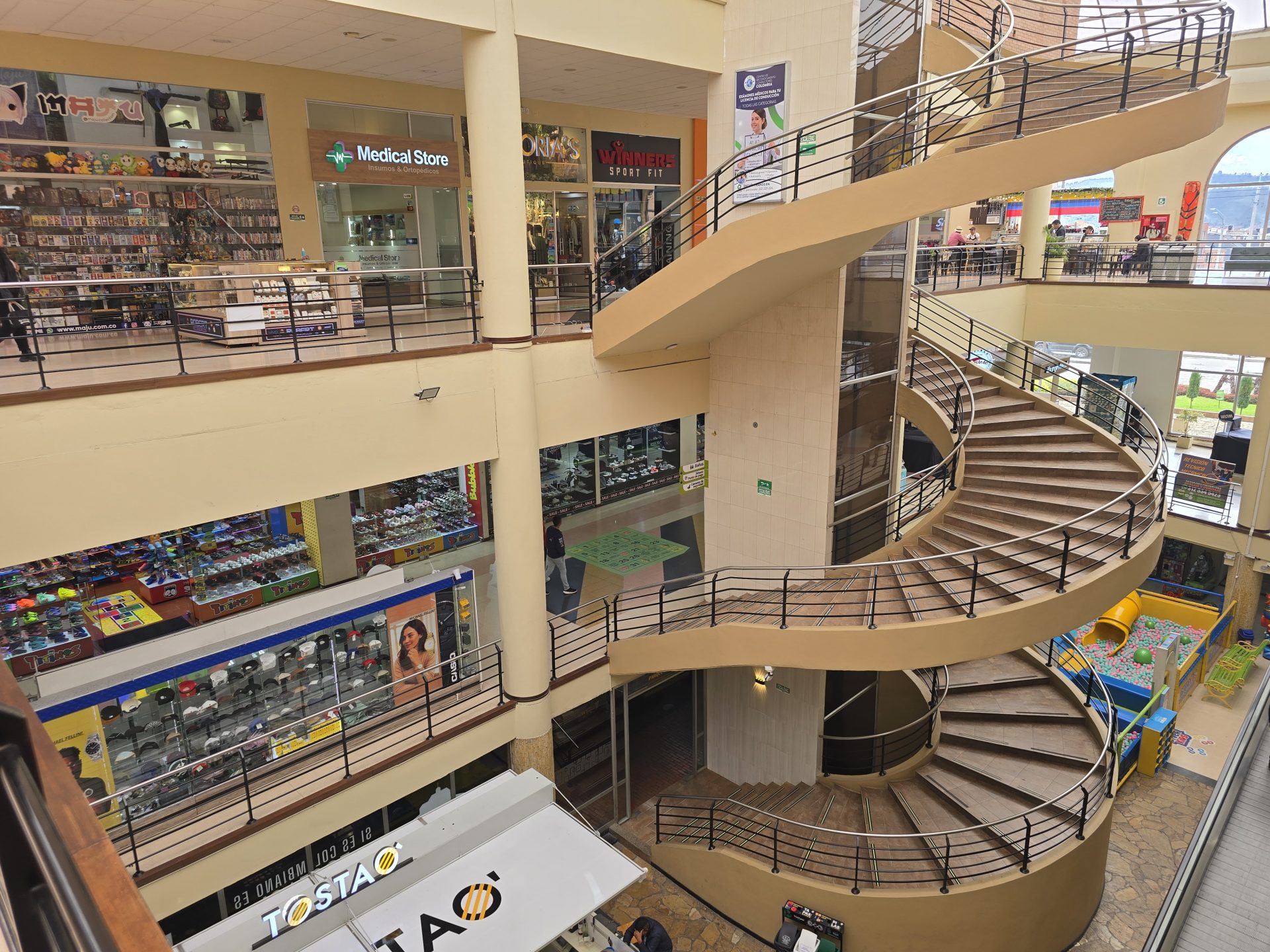 ¿Qué hacer en el centro comercial La Casona de Zipaquirá? Conozca aquí todos sus servicios 2 ¿Qué hacer en el centro comercial La Casona de Zipaquirá? Conozca aquí todos sus servicios 1