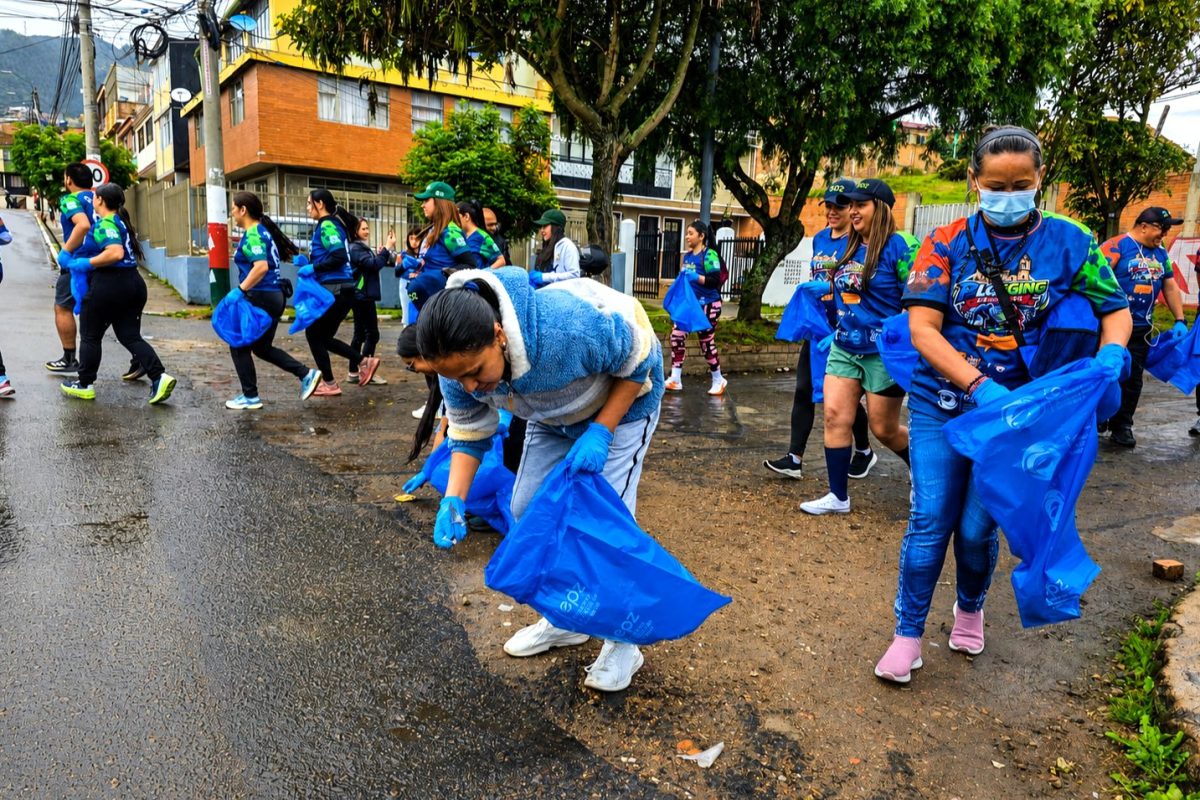 Más de 30 voluntarios participaron en jornada de plogging liderada por EPZ en la carrera Décima de Zipaquirá 1 Más de 30 voluntarios participaron en jornada de plogging liderada por EPZ en la carrera Décima de Zipaquirá