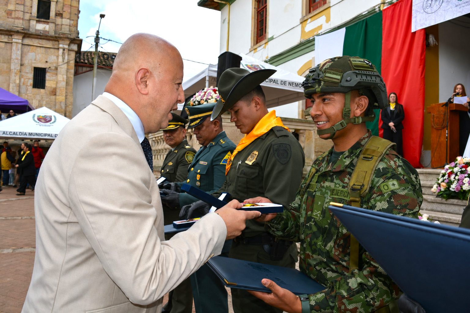 Nemocón conmemoró 426 años de su constitución colonial con desfile cívico-militar 2