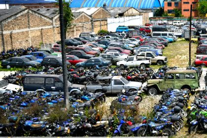 Vehículos abandonados durante años saturan patios de tránsito y elevan el riesgo ambiental en Colombia 19