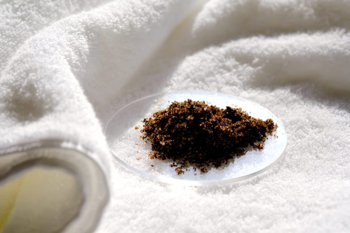 Investigador colombiano desarrolla material a partir de residuos de café capaz de remover hasta el 98 % del azufre en combustibles