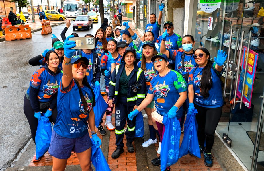 Más de 30 voluntarios participaron en jornada de plogging liderada por EPZ en la carrera Décima de Zipaquirá 2 Más de 30 voluntarios participaron en jornada de plogging liderada por EPZ en la carrera Décima de Zipaquirá 1