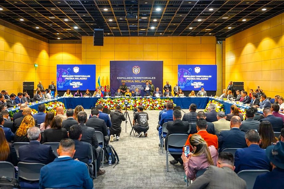 Cundinamarca presenta al presidente electo una agenda de proyectos respaldada por los 116 alcaldes 2 Cundinamarca presenta al presidente electo una agenda de proyectos respaldada por los 116 alcaldes 1