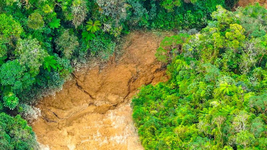 Alerta en Santa Rosa de Ubalá por deslizamiento que amenaza con represar la quebrada Santa Rita 1