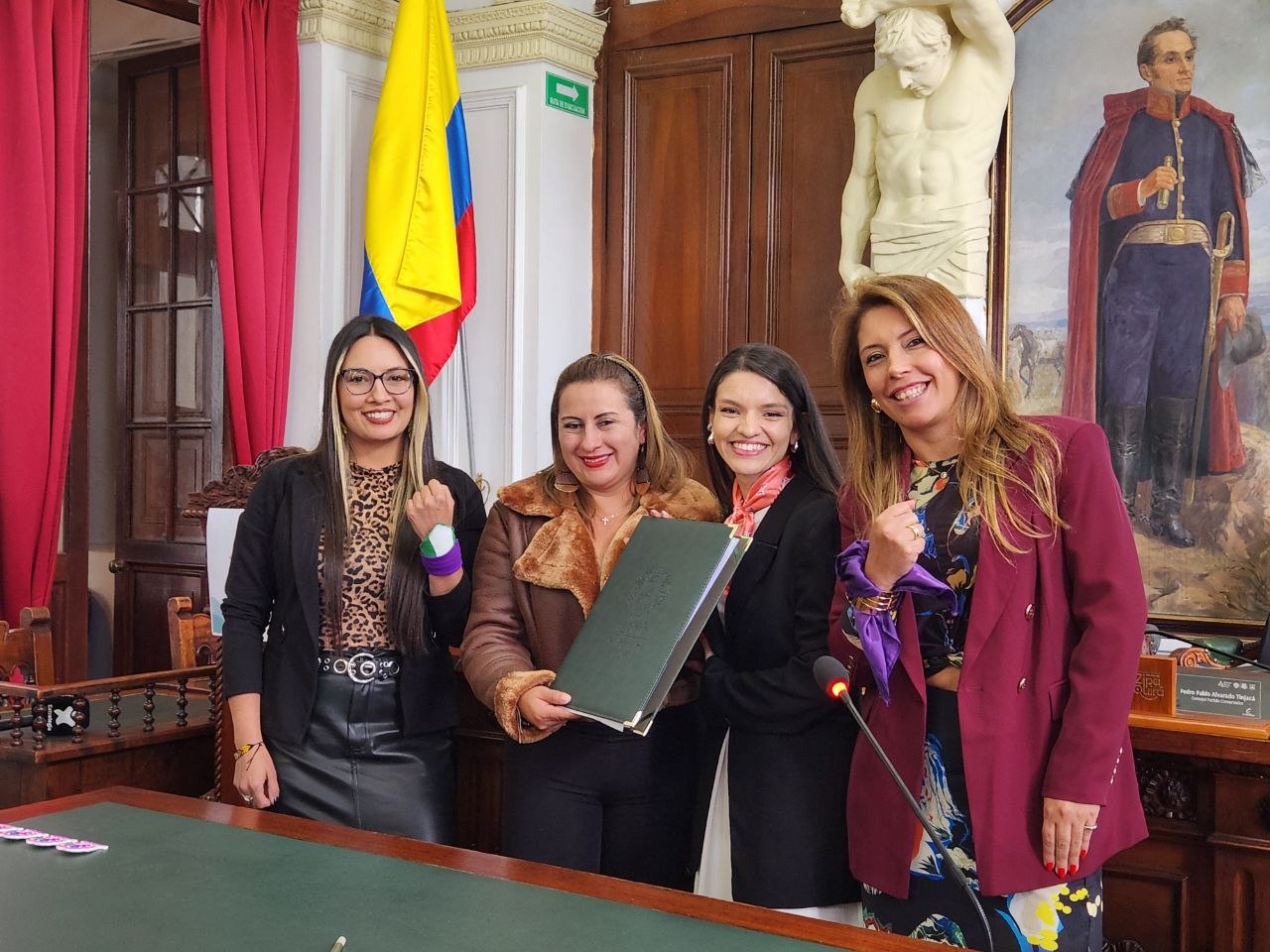 Las cuatro concejalas de Zipaquirá presentan proyecto contra la violencia política hacia las mujeres 11 Las cuatro concejalas de Zipaquirá presentan proyecto contra la violencia política hacia las mujeres 10