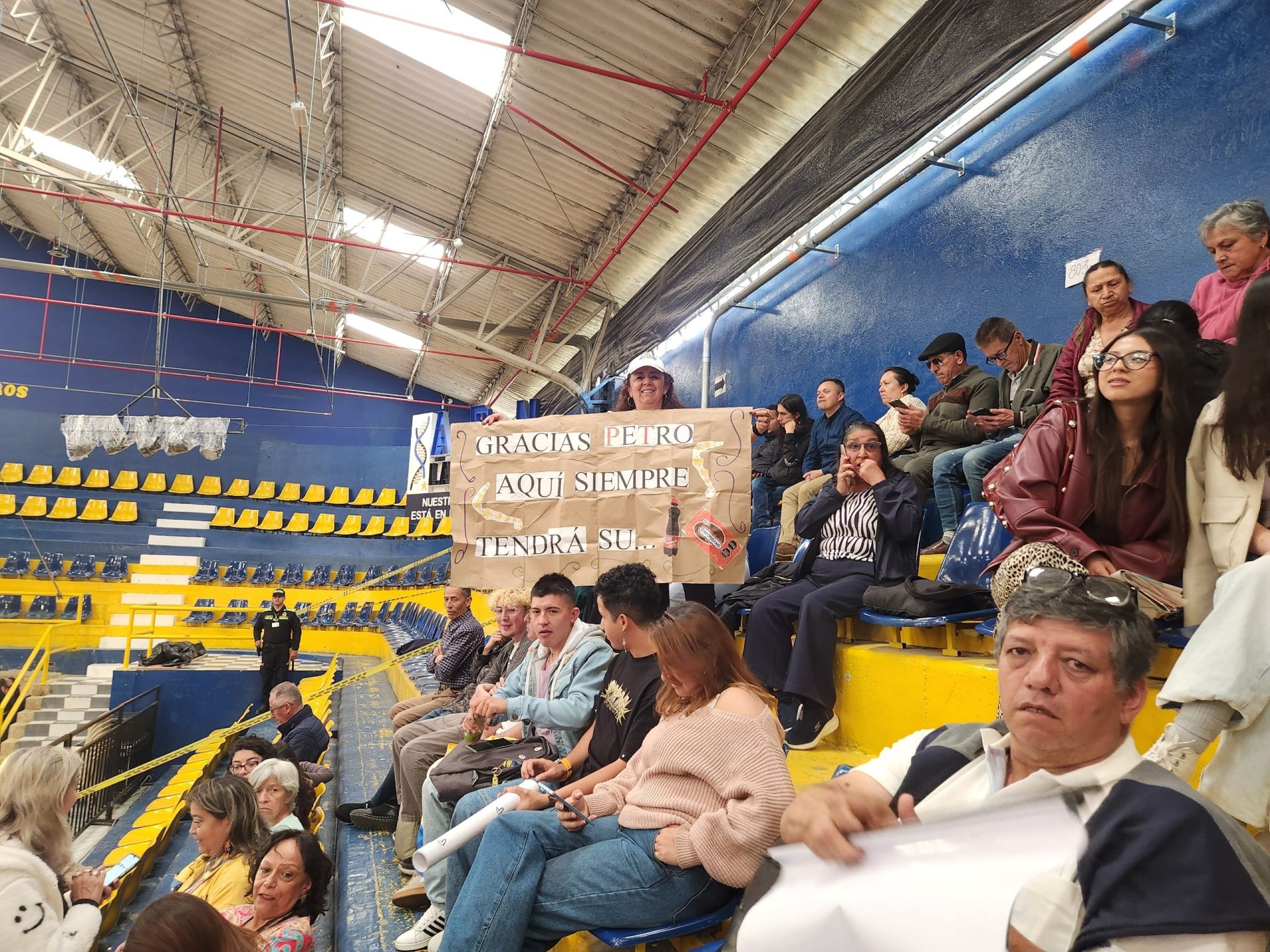 El secreto detrás del cartel de Chocoramo y Pony Malta que acompañó a Gustavo Petro en su emotiva despedida como presidente en Zipaquirá 7