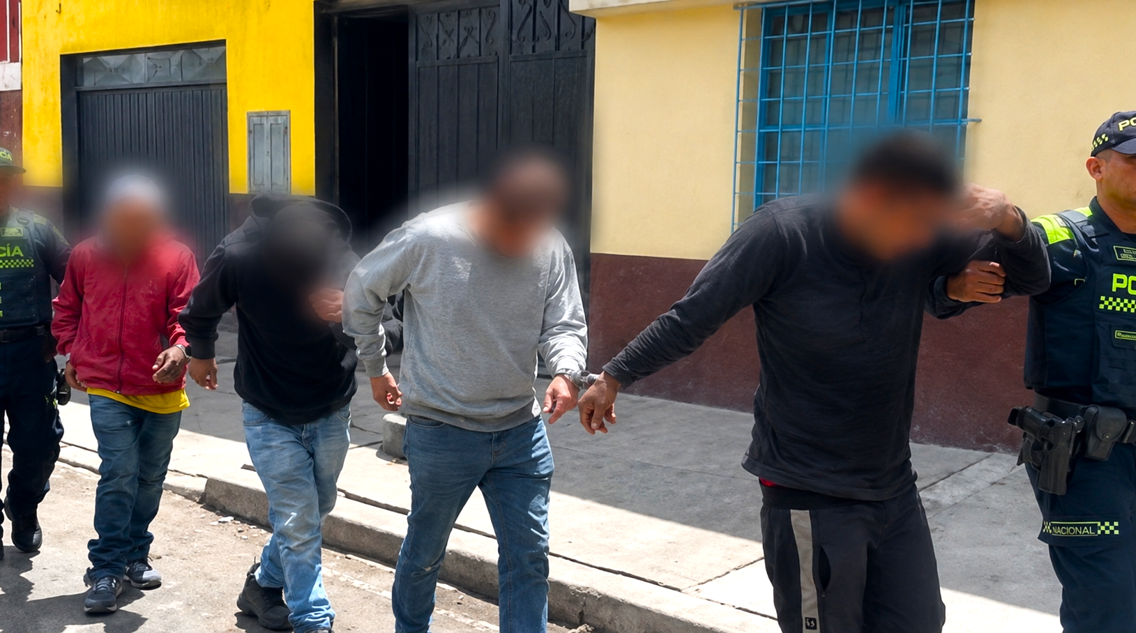 Cuatro hombres fueron capturados en Bogotá mientras presuntamente desguazaban un vehículo hurtado 11