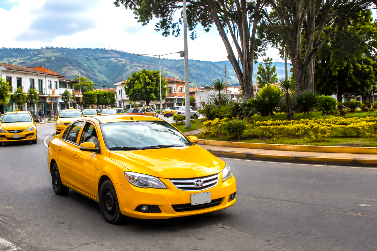 Decreto 1001 permite servicios de taxi entre municipios contiguos sin planilla ocasional, bajo condiciones