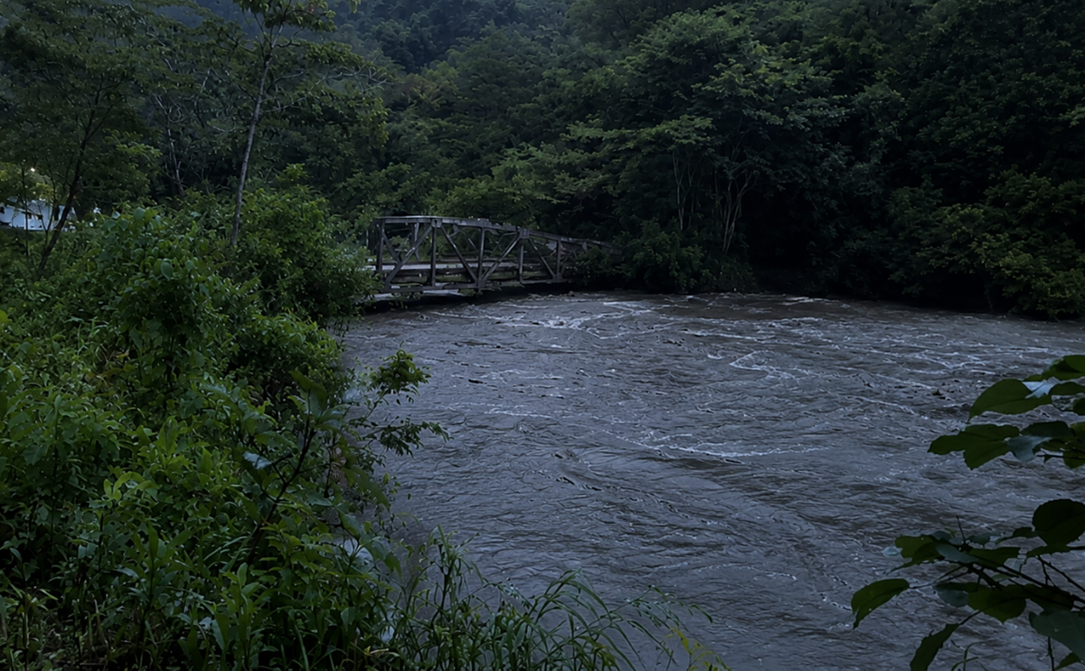 Fuertes lluvias golpean a Guayabetal: crece la preocupación por el Puente Ocal y más de 13 veredas