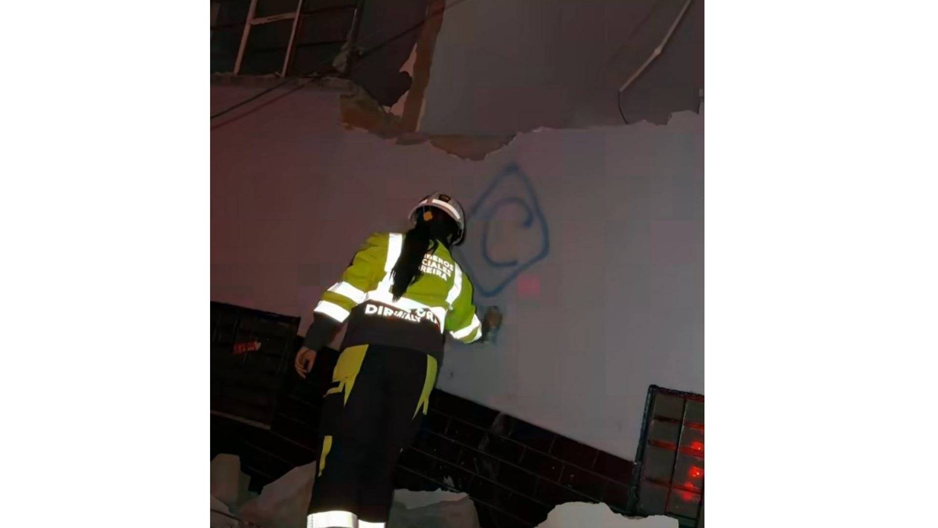 Bomberos explican el sistema de marcaje de estructuras tras el terremoto del 10 de agosto en Colombia 11 Bomberos explican el sistema de marcaje de estructuras tras el terremoto del 10 de agosto en Colombia 7