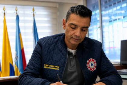 “Sin recursos no hay respuesta”: Álvaro Farfán alerta por falta de equipos y financiación para bomberos en Colombia 3 “Sin recursos no hay respuesta”: Álvaro Farfán alerta por falta de equipos y financiación para bomberos en Colombia 2