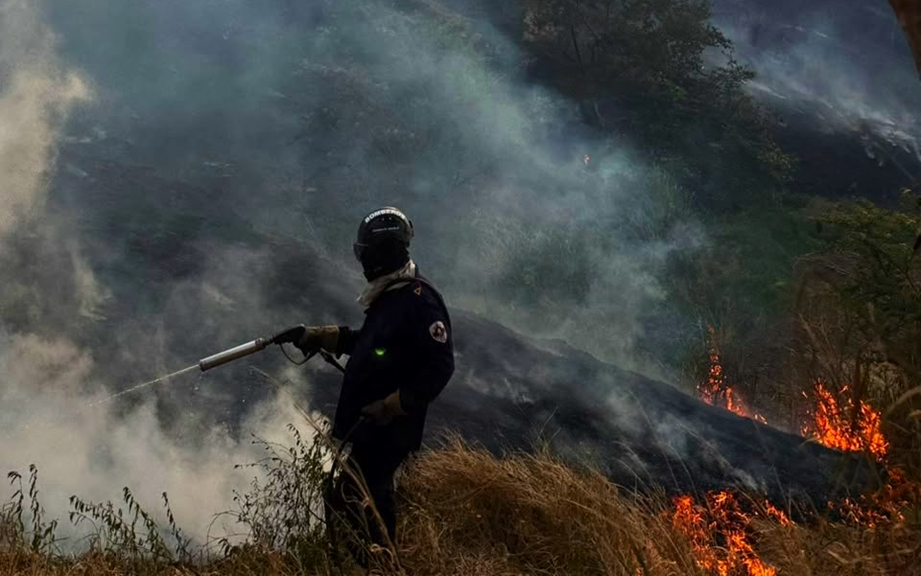 Cundinamarca combate 14 incendios forestales: cinco nuevos focos mantienen movilizados a los organismos de emergencia 2