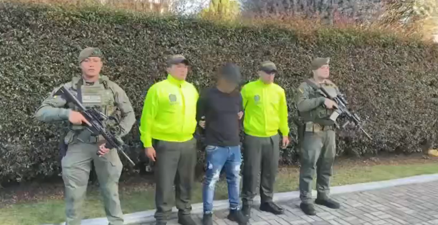 Capturan en Cundinamarca a alias ‘Fantasma’, presunto operador de narcotráfico y tráfico de armas para disidencias de las Farc