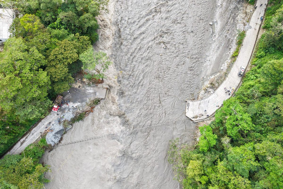 Colapso del puente deja comunidades de Guayabetal incomunicadas: preparan paso peatonal y vía alterna