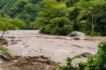 Colapsó el puente El Ocal en Guayabetal tras fuertes lluvias; construirán tarabita y diseñarán nueva estructura 3 Colapsó el puente El Ocal en Guayabetal tras fuertes lluvias; construirán tarabita y diseñarán nueva estructura 2