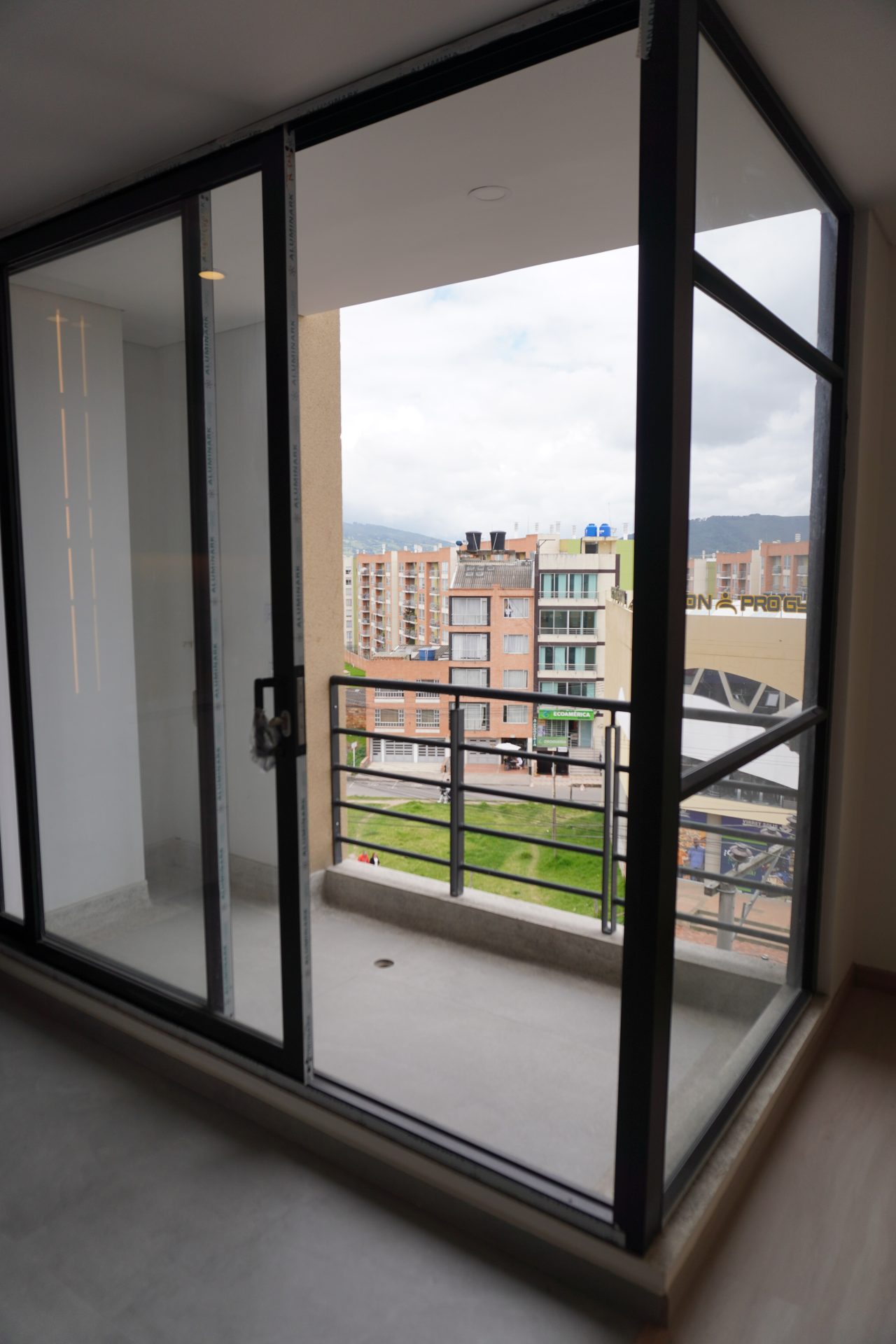 Edificio Vértice, sobre la avenida principal de Zipaquirá, ofrece apartamentos con terraza de 360 grados y locales comerciales en arriendo 4