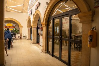 Se arrienda local comercial Zipaquirá; está ubicado en la plazoleta de comidas Terrarossa, Parque de La Independencia 12