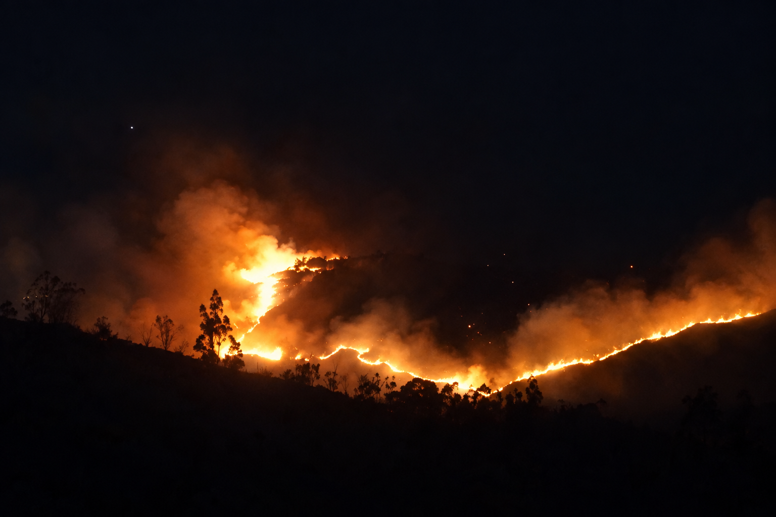 Incendio en Villa de Leyva se extiende hacia Chíquiza y amenaza los ecosistemas del Santuario de Iguaque 1