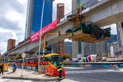 Metro de Bogotá llega al 82,33 % de avance: dos trenes ya recorren juntos sus 17 kilómetros de viaducto 6